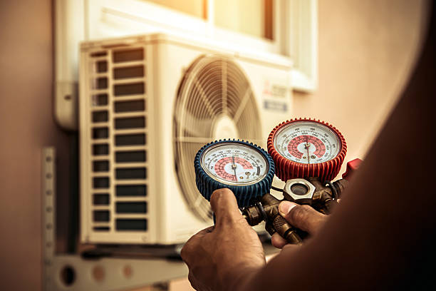 Professional Air Conditioning Service technician working in Glendale Heights, IL